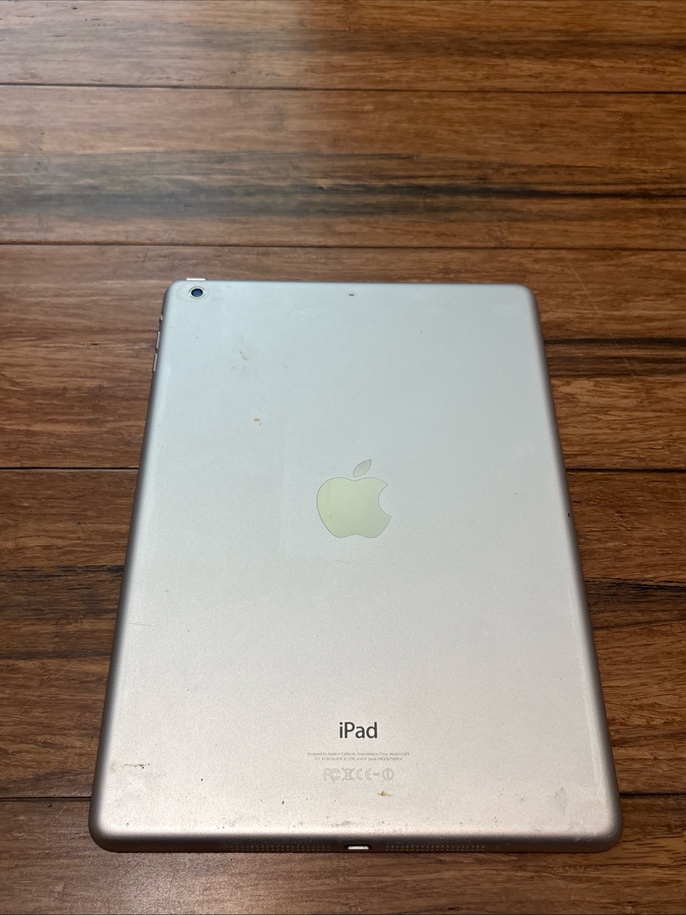 Apple iPad Air 16GB Works LOCKED Account MD785LL/B White Silver With Case READ - Picture 4 of 7